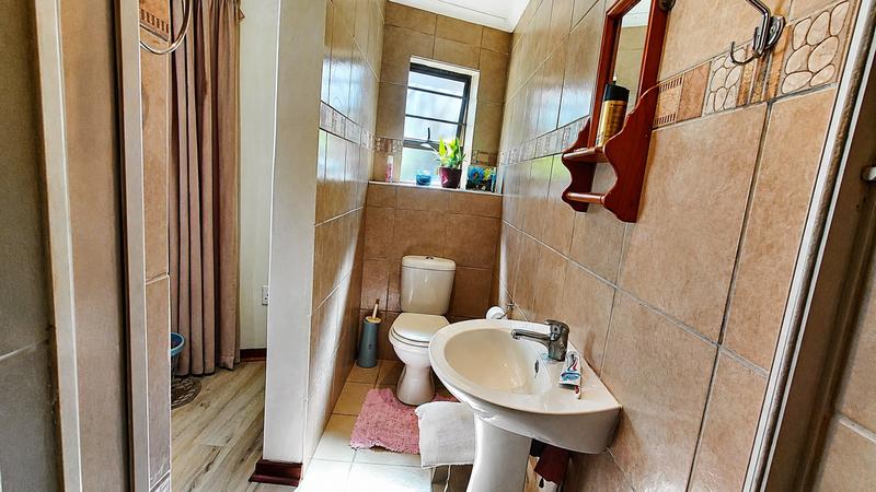 5 Bedroom Property for Sale in Dan Pienaar Free State